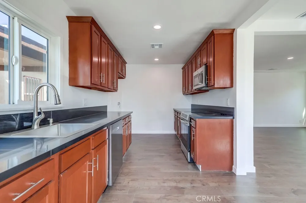 521 W 98th, Los Angeles, California 90044 home-pic-21
