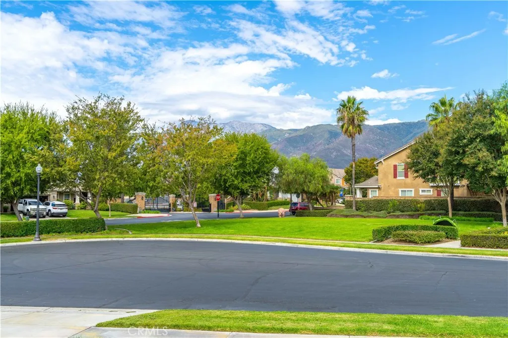 15751 Snowy Peak, Fontana, California 92336 home-pic-25