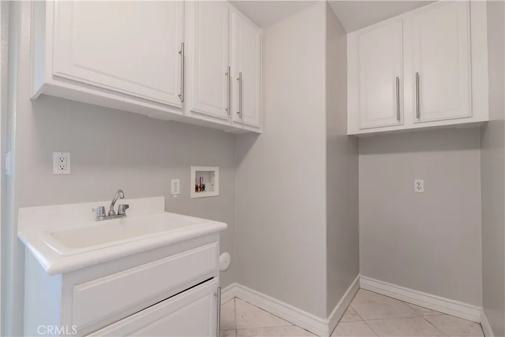 15751 Snowy Peak, Fontana, California 92336 home-pic-13