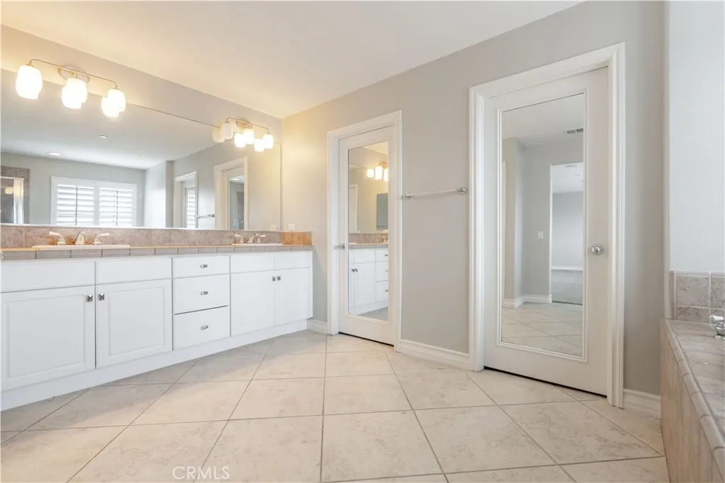 15751 Snowy Peak, Fontana, California 92336 home-pic-17