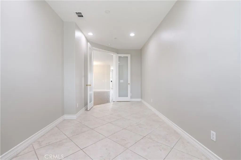 15751 Snowy Peak, Fontana, California 92336 home-pic-5