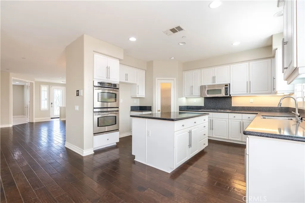 15751 Snowy Peak, Fontana, California 92336 home-pic-8