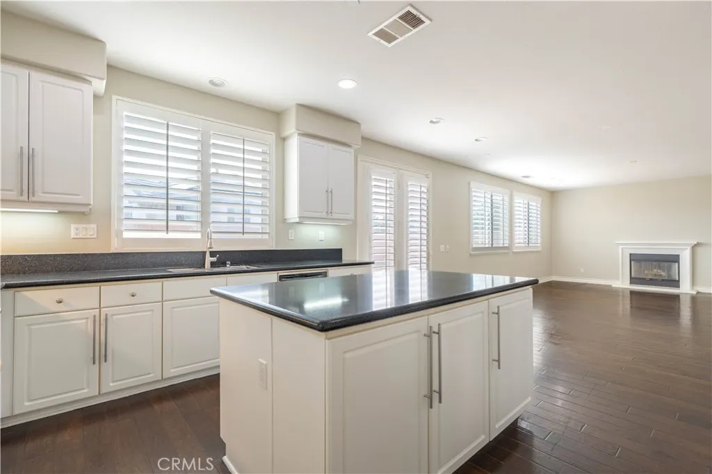 15751 Snowy Peak, Fontana, California 92336 home-pic-10