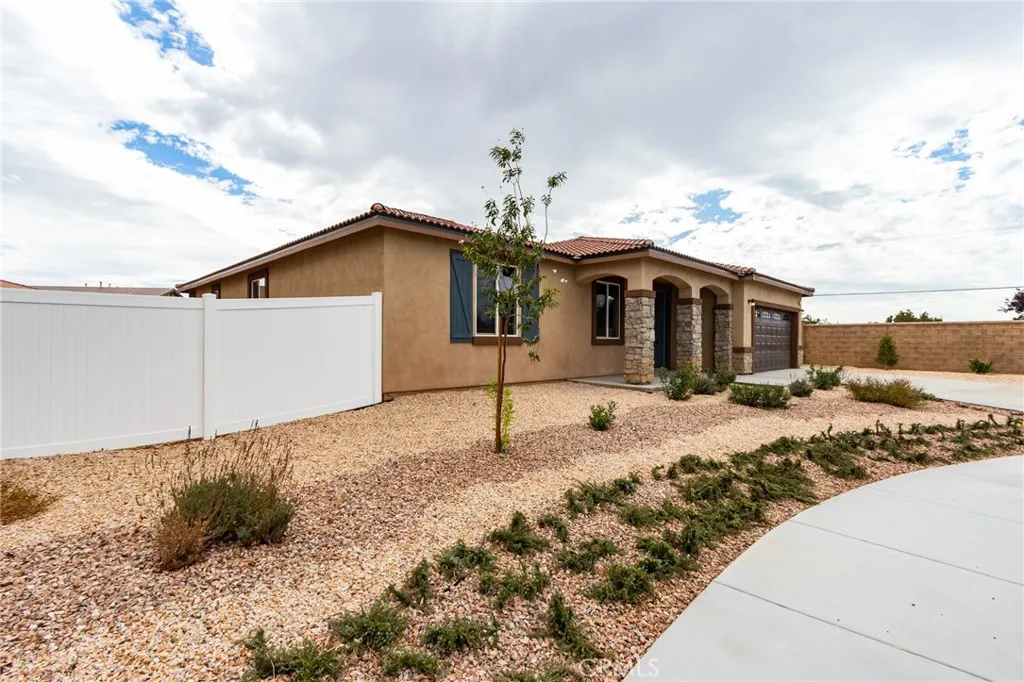 8507 Stockton Avenue, Hesperia, California 92344 home-pic-3