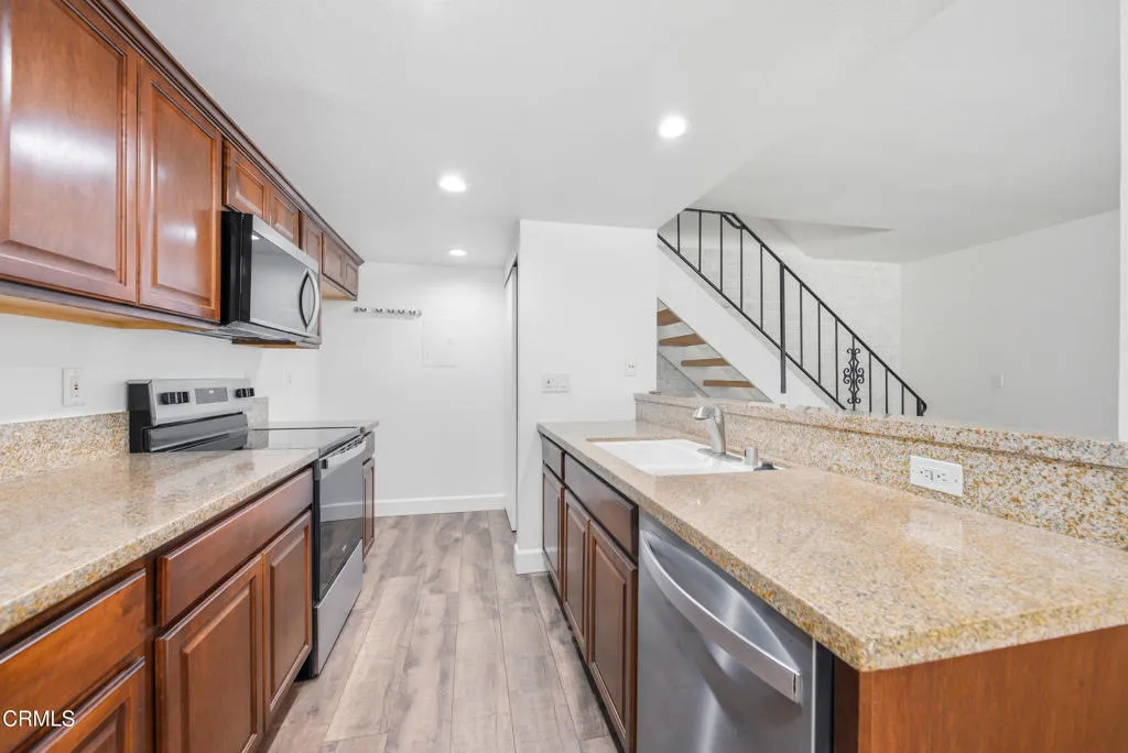 1210 Carlsbad Place, Ventura, California 93003 home-pic-7