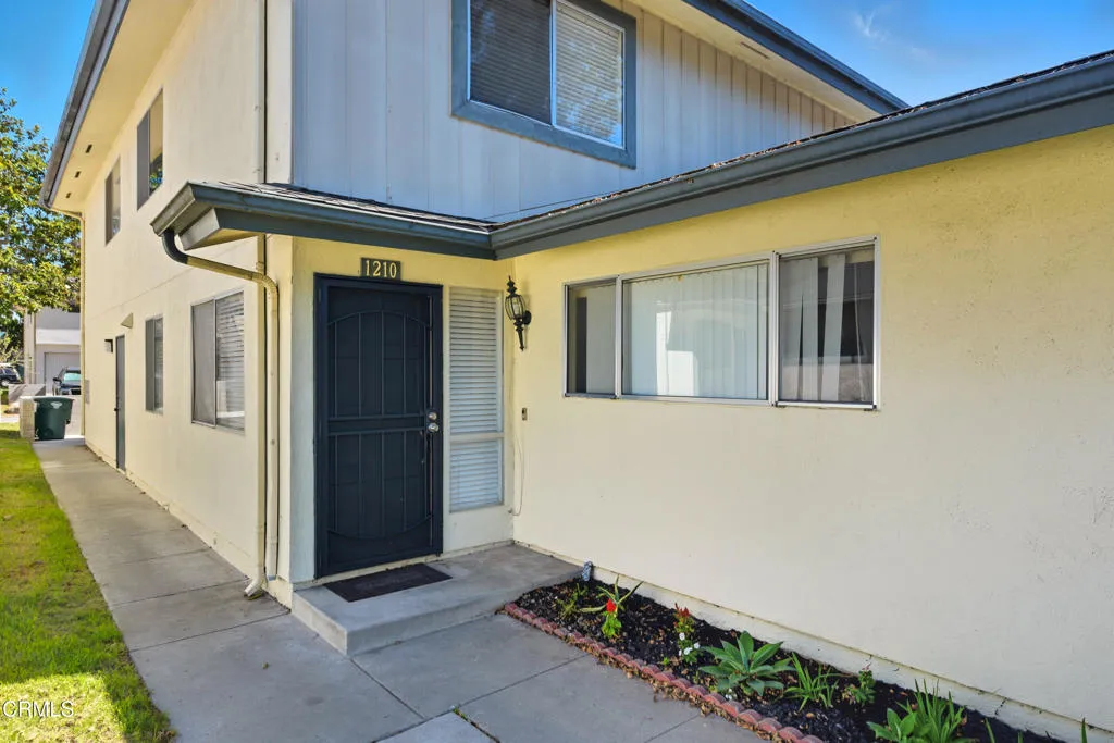 1210 Carlsbad Place, Ventura, California 93003 home-pic-2