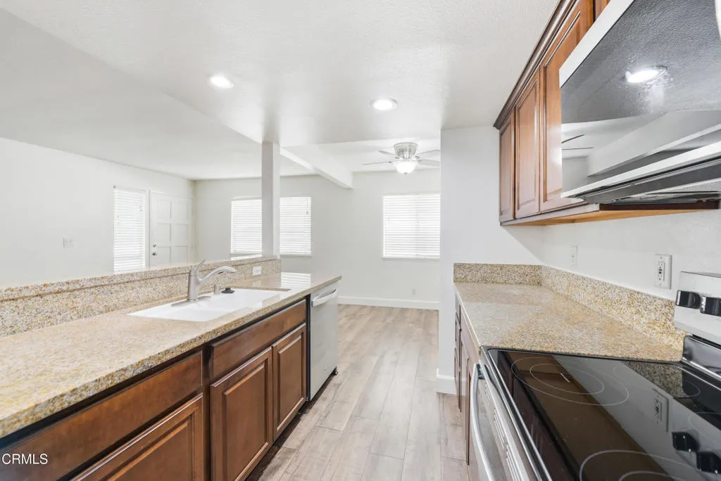 1210 Carlsbad Place, Ventura, California 93003 home-pic-10