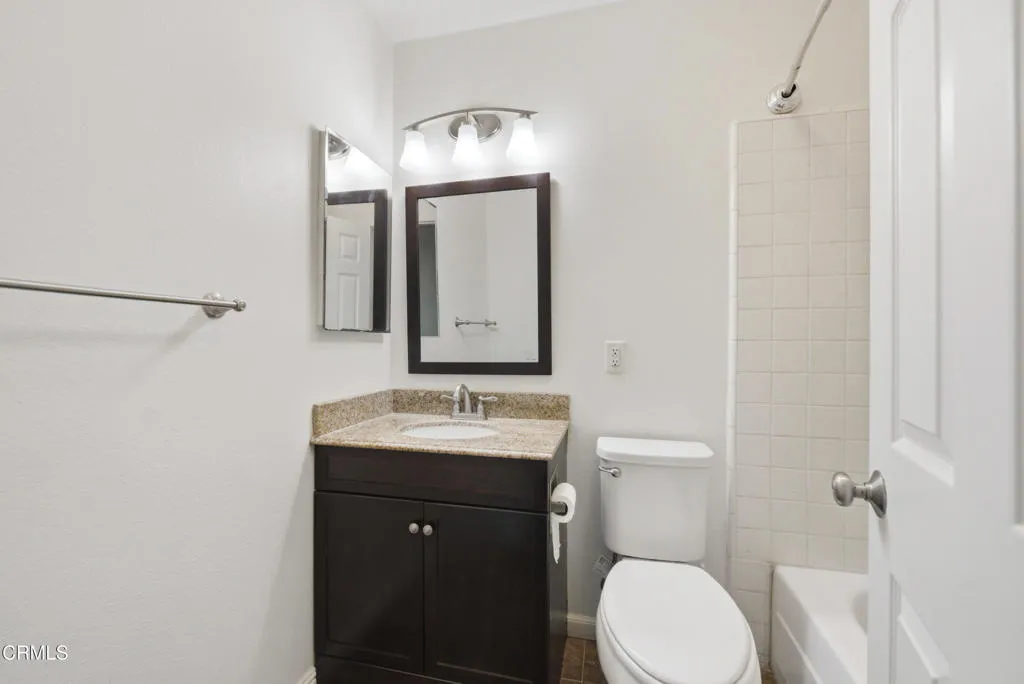1210 Carlsbad Place, Ventura, California 93003 home-pic-12
