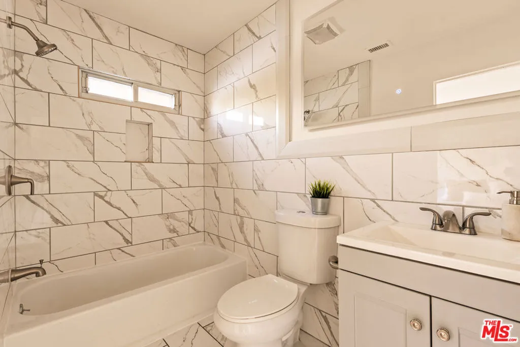 8906 Yorktown Avenue, Los Angeles, California 90045 home-pic-19