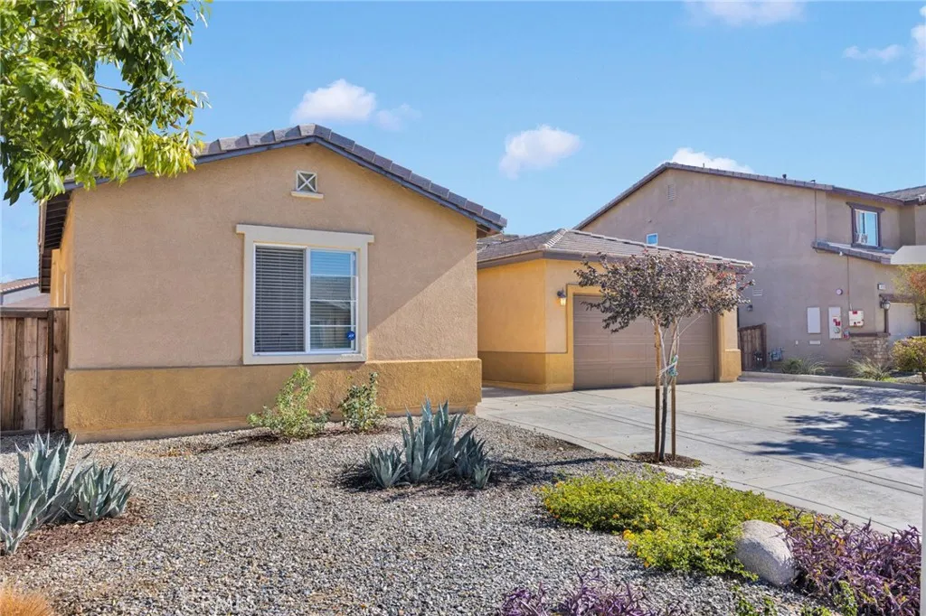 14245 Purple Canyon, Adelanto, California 92301 home-pic-2