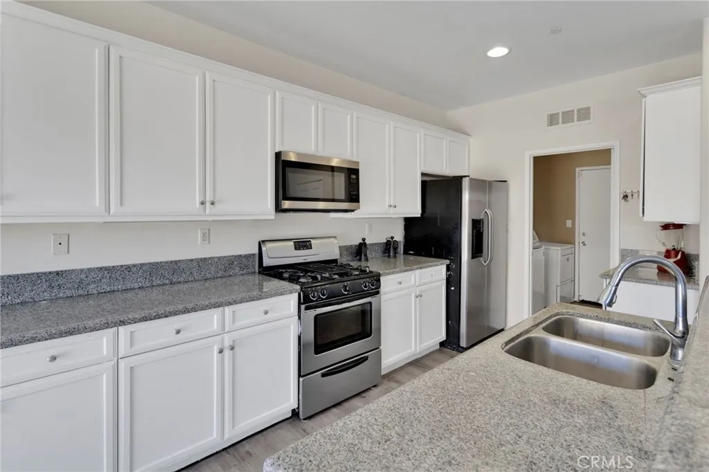 14245 Purple Canyon, Adelanto, California 92301 home-pic-11