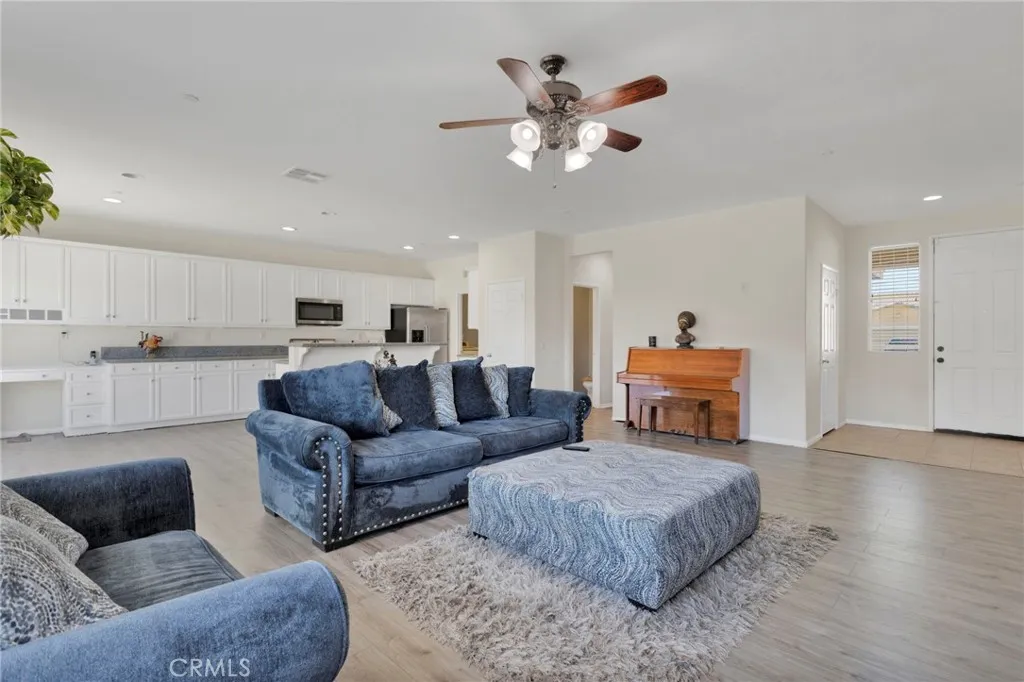 14245 Purple Canyon, Adelanto, California 92301 home-pic-7