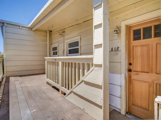 818 entry and deck area