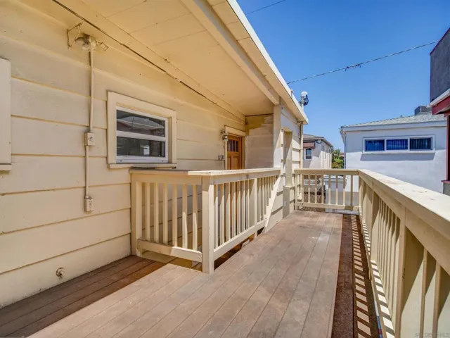 818 entry and deck area