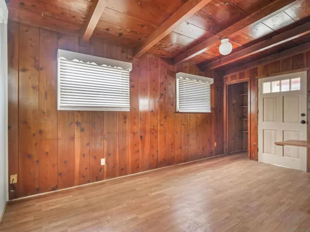 818 living room facing entry