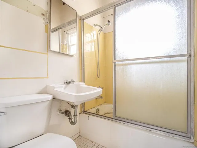 818 bathroom