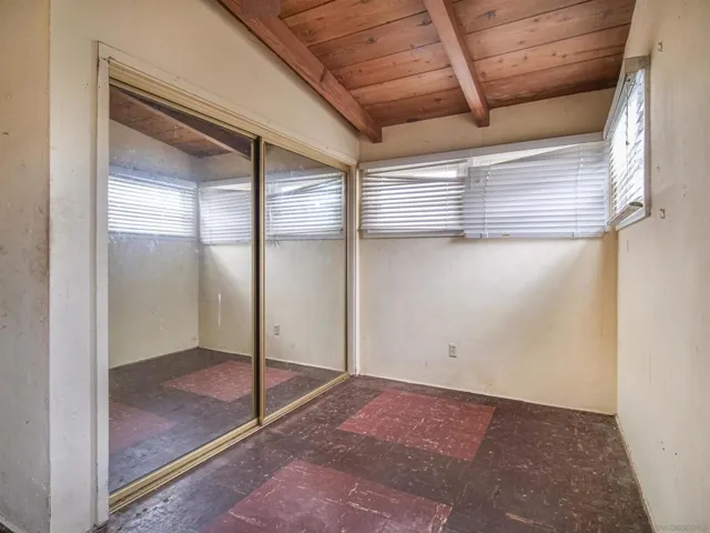 820 upstairs bedroom