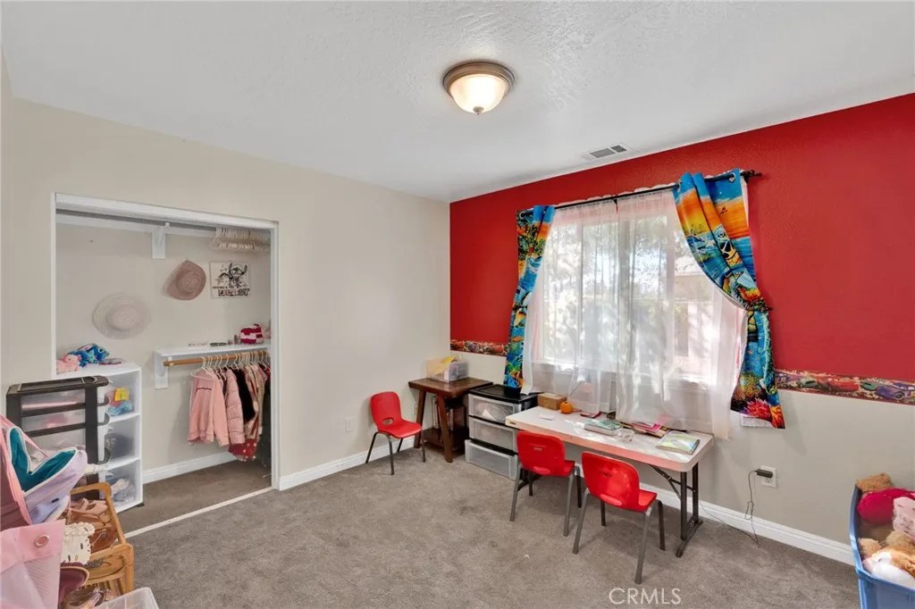 11158 Pinon, Hesperia, California 92345 home-pic-17