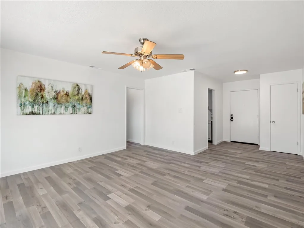 1028 W Holland Avenue, Fresno, California 93705 home-pic-14