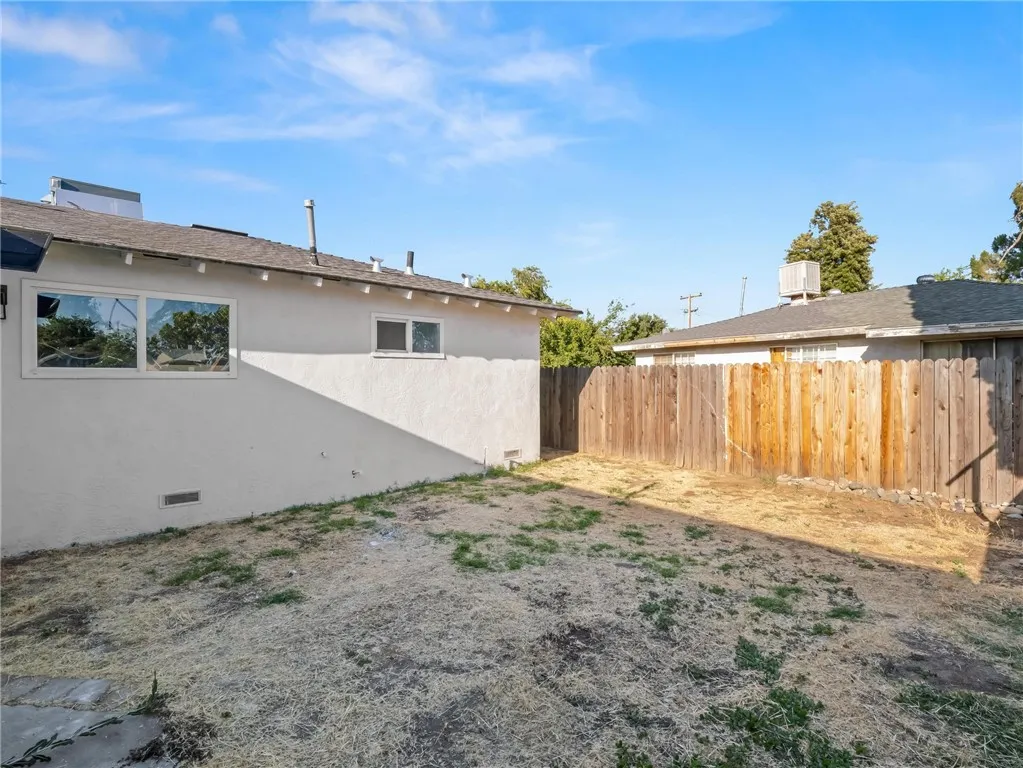 1028 W Holland Avenue, Fresno, California 93705 home-pic-31