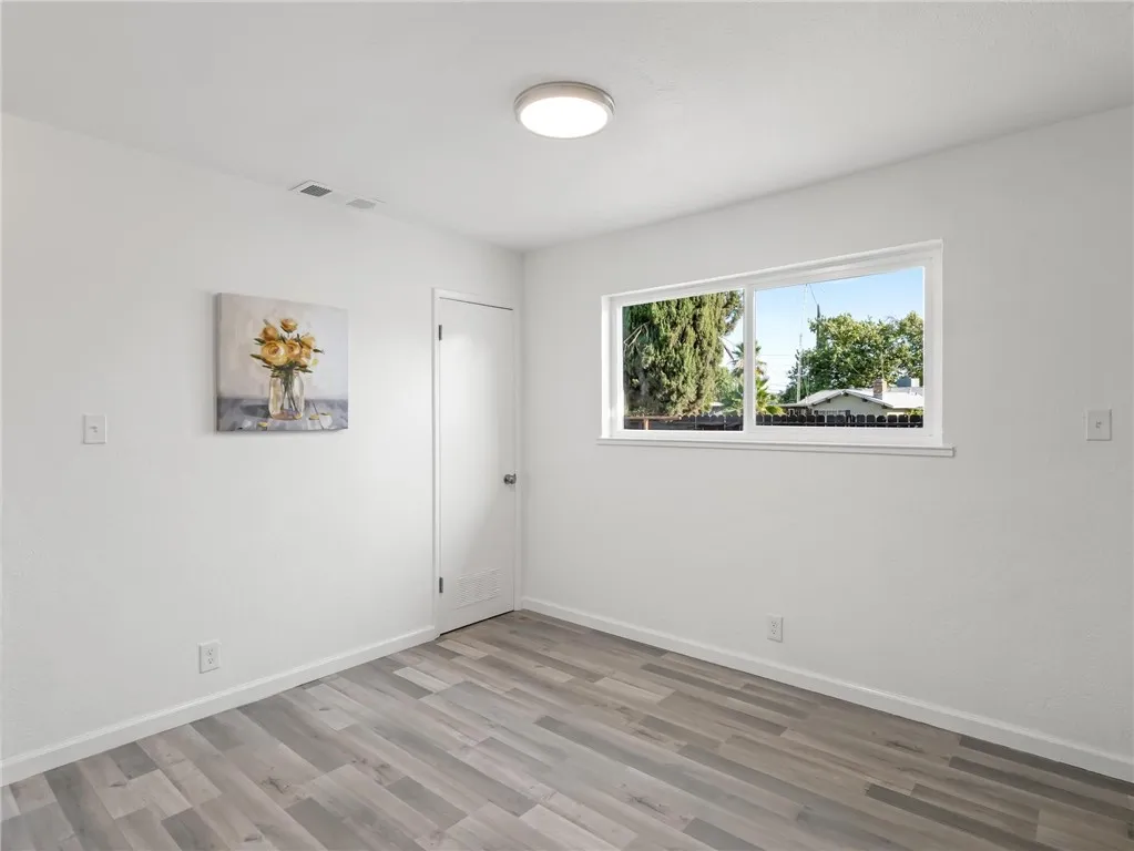 1028 W Holland Avenue, Fresno, California 93705 home-pic-10