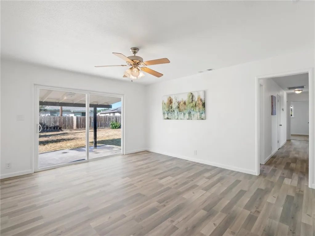 1028 W Holland Avenue, Fresno, California 93705 home-pic-11
