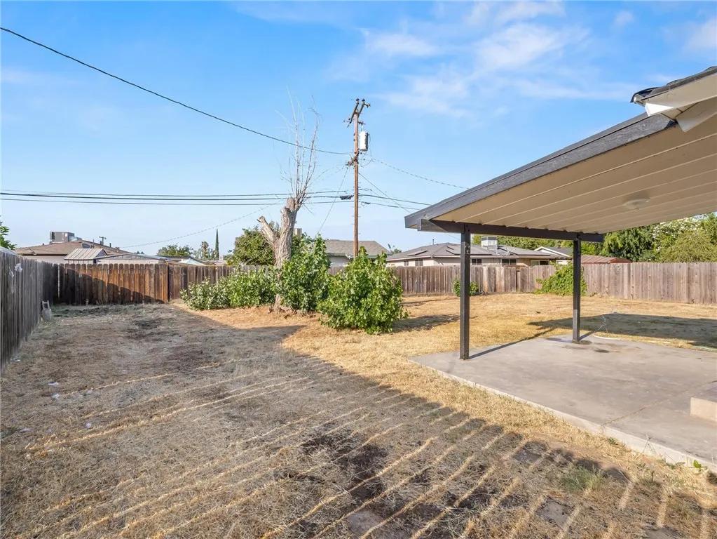 1028 W Holland Avenue, Fresno, California 93705 home-pic-26