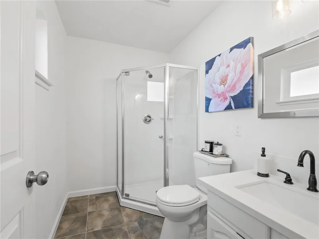 1028 W Holland Avenue, Fresno, California 93705 home-pic-21