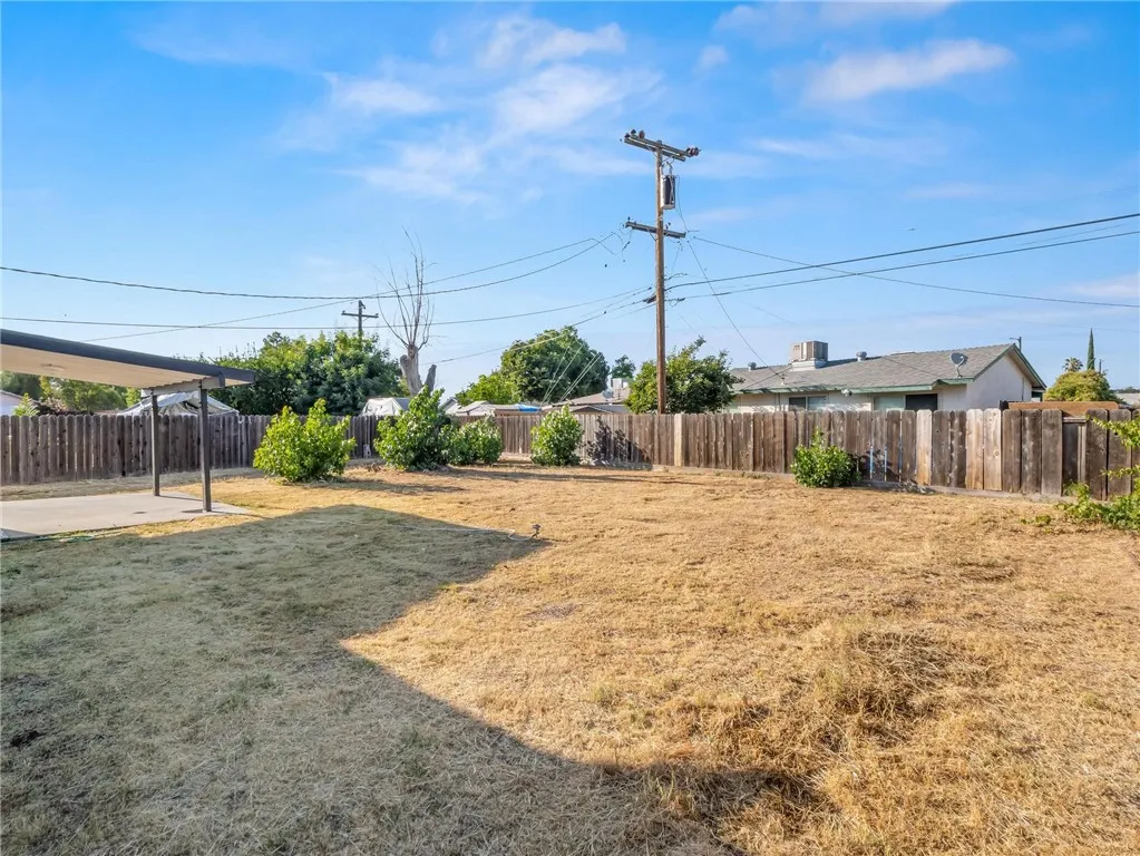 1028 W Holland Avenue, Fresno, California 93705 home-pic-29