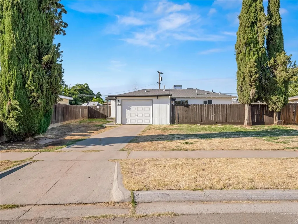 1028 W Holland Avenue, Fresno, California 93705 home-pic-0