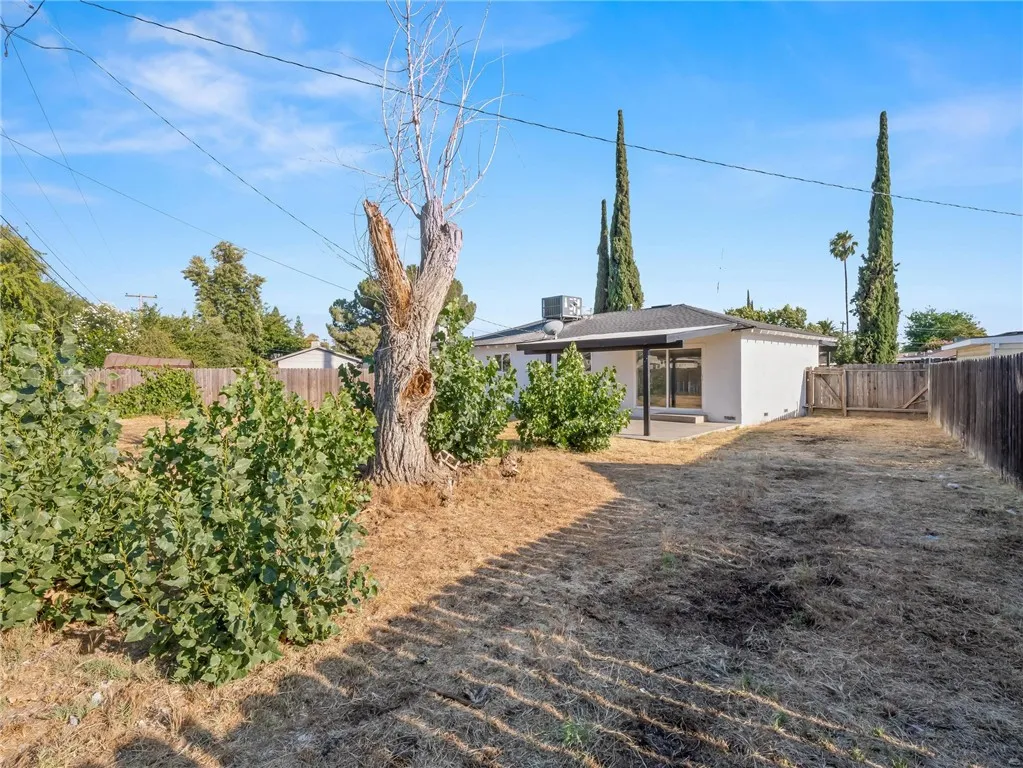 1028 W Holland Avenue, Fresno, California 93705 home-pic-28