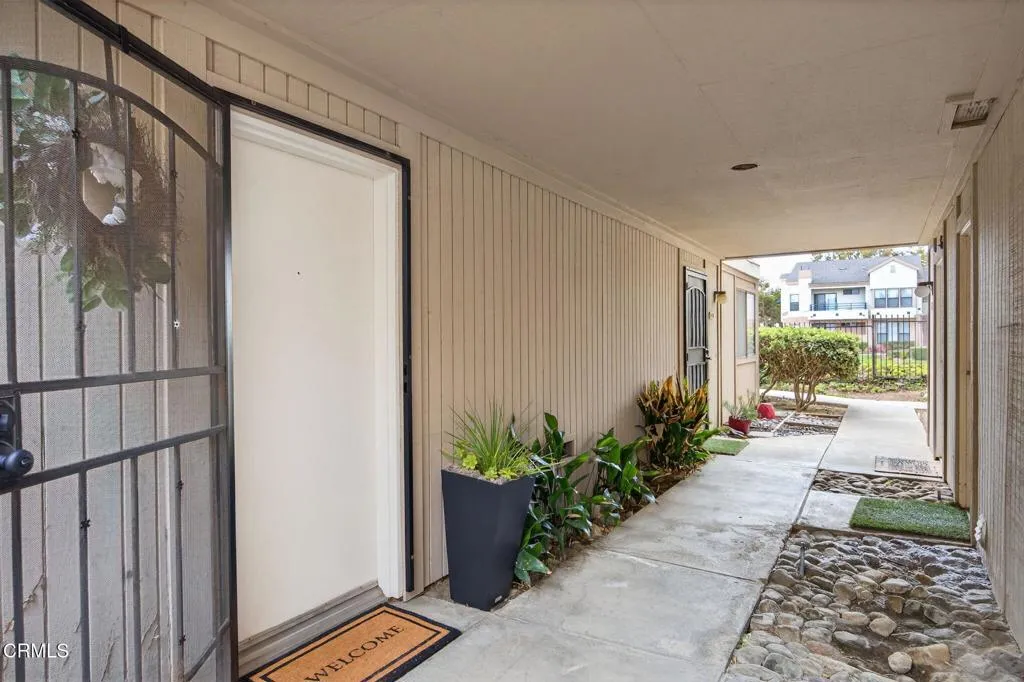 1273 San Simeon Court 7, Ventura, California 93003 home-pic-2