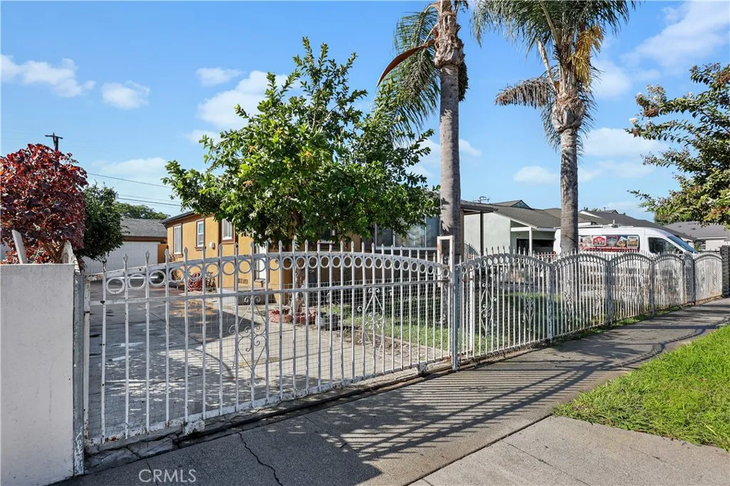 1620 E Mcmillan, Compton, California 90221 home-pic-1