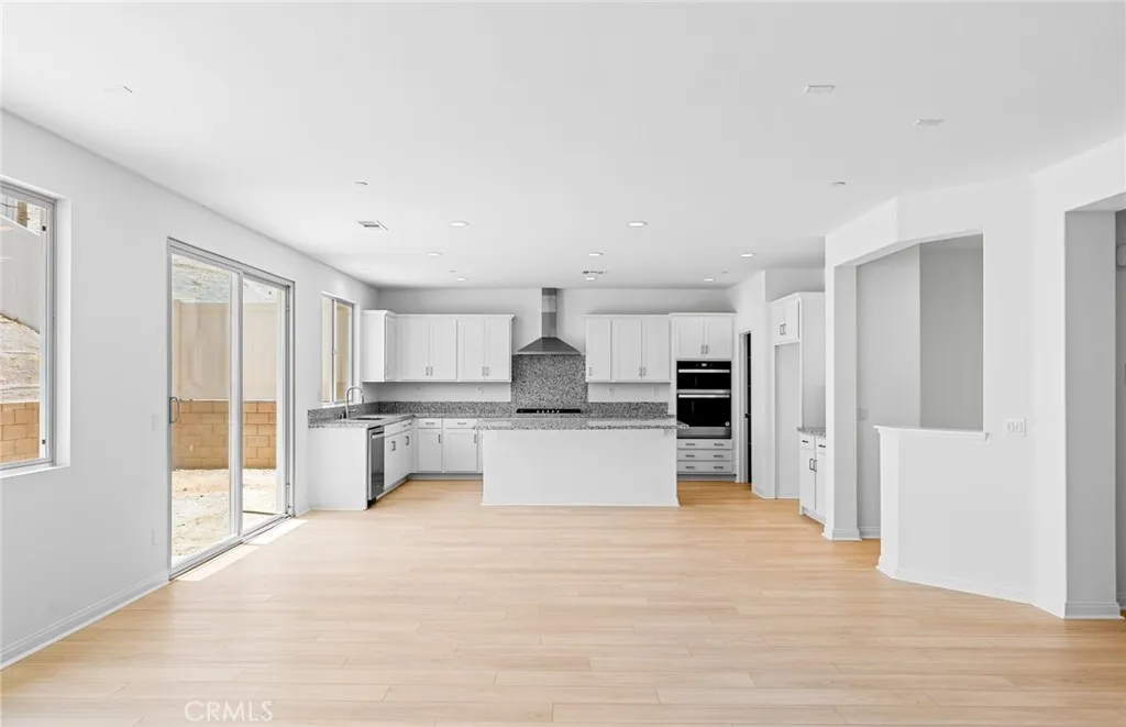 25183 Greythorne Drive, Menifee, California 92586 home-pic-5