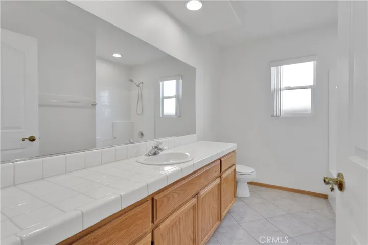 full bathroom in 2nd masterroom