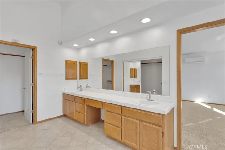 Dual sink vanity