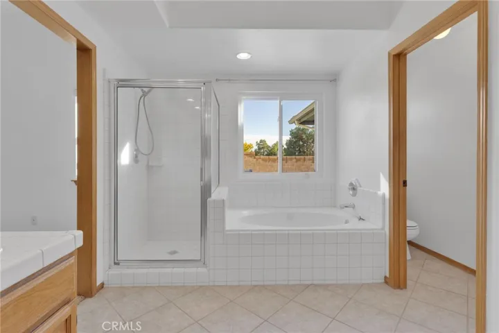 Soaking tub and shower combo