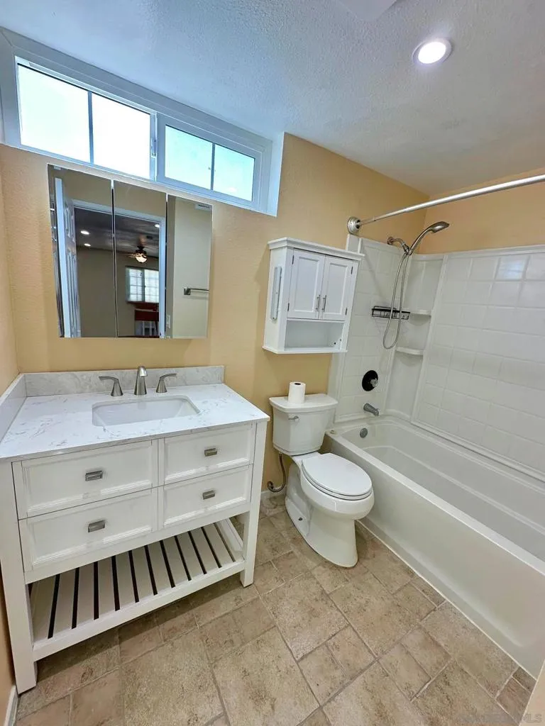 11377 Volans St, San Diego, California 92126 home-pic-14