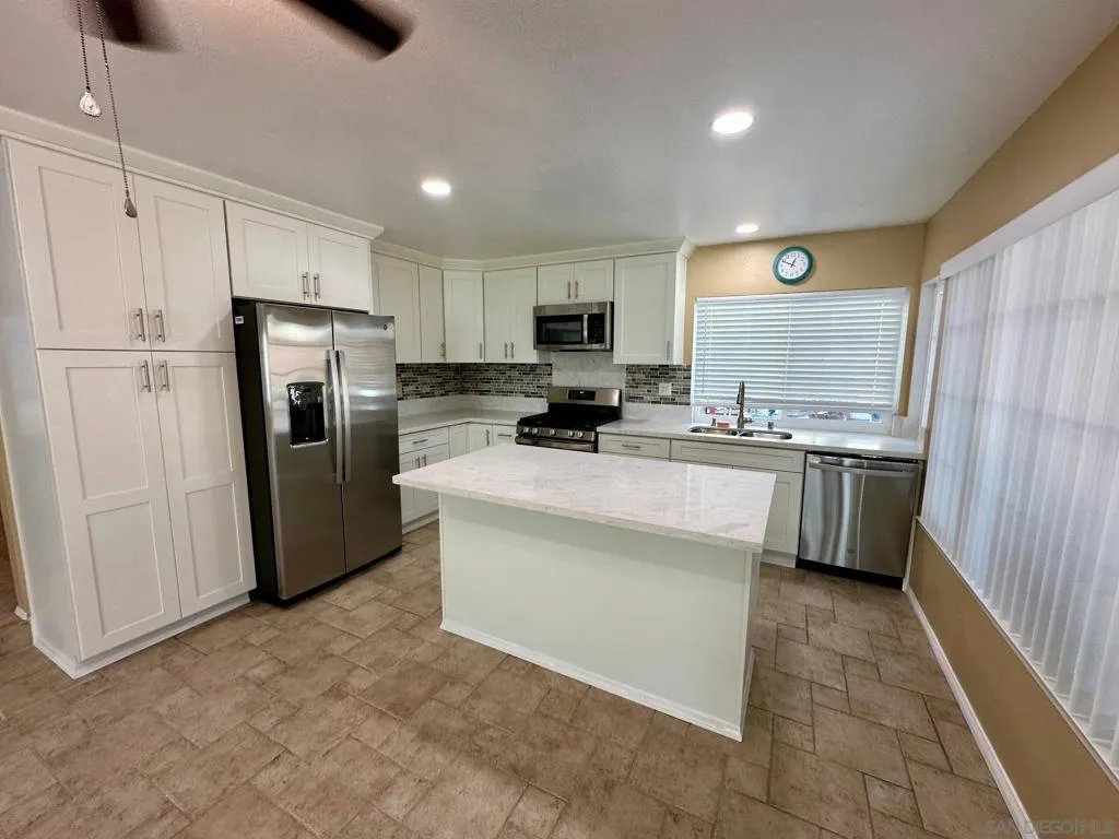 11377 Volans St, San Diego, California 92126 home-pic-4