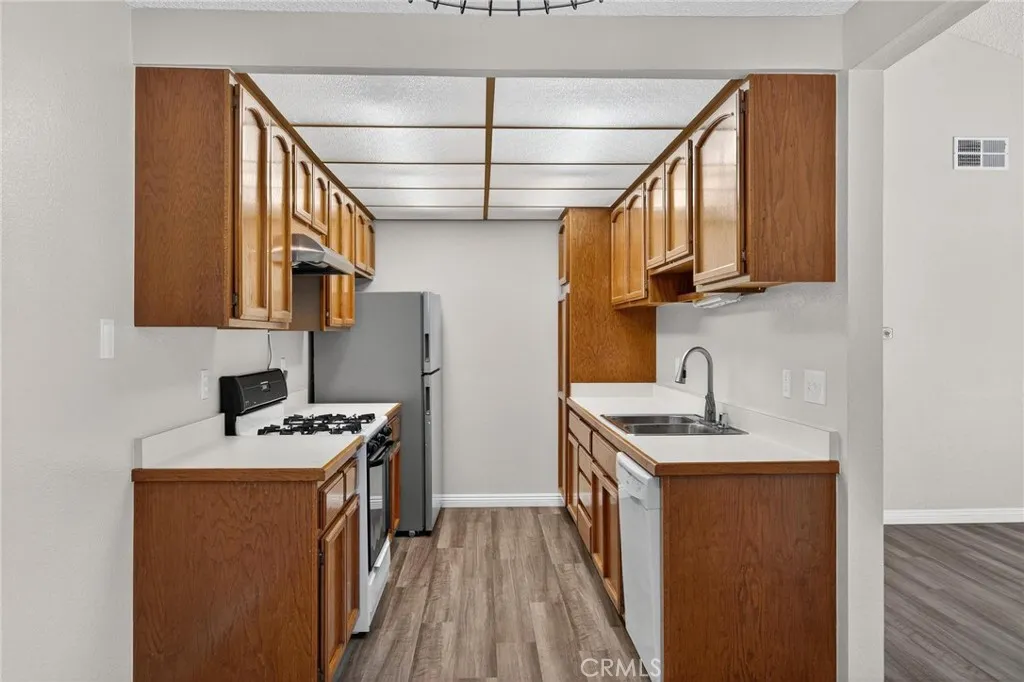 20547 S Vermont Avenue 2, Torrance, California 90502 home-pic-8