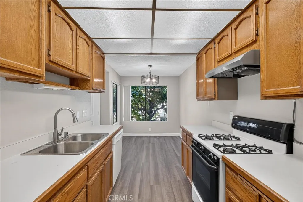 20547 S Vermont Avenue 2, Torrance, California 90502 home-pic-10
