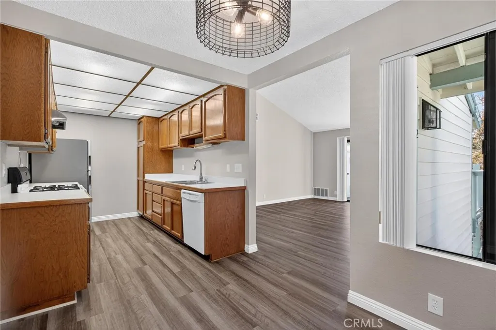 20547 S Vermont Avenue 2, Torrance, California 90502 home-pic-7