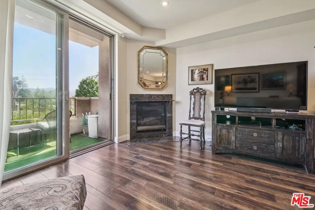 11218 Camarillo Street 305, North Hollywood, California 91602 home-pic-6