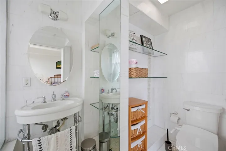 Master Bedroom Ensuite Bath!