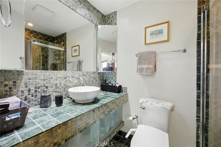 Second Bedroom ensuite bath!