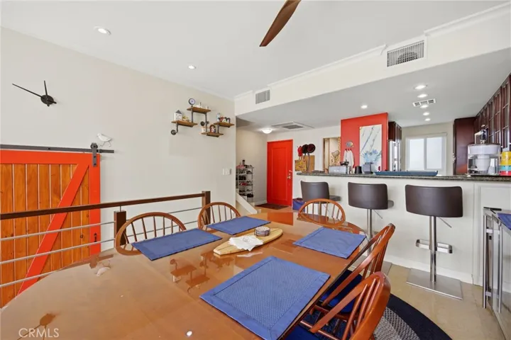 Raised dining area!