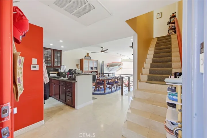 Open entry way!