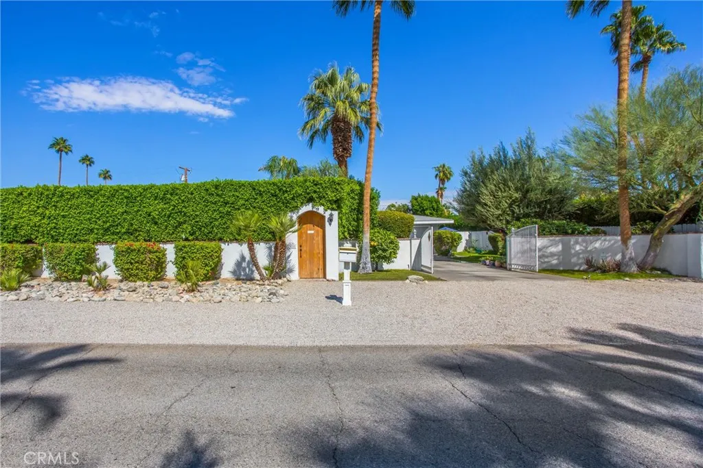 1450 Tamarisk Rd, Palm Springs, California 92262 home-pic-2