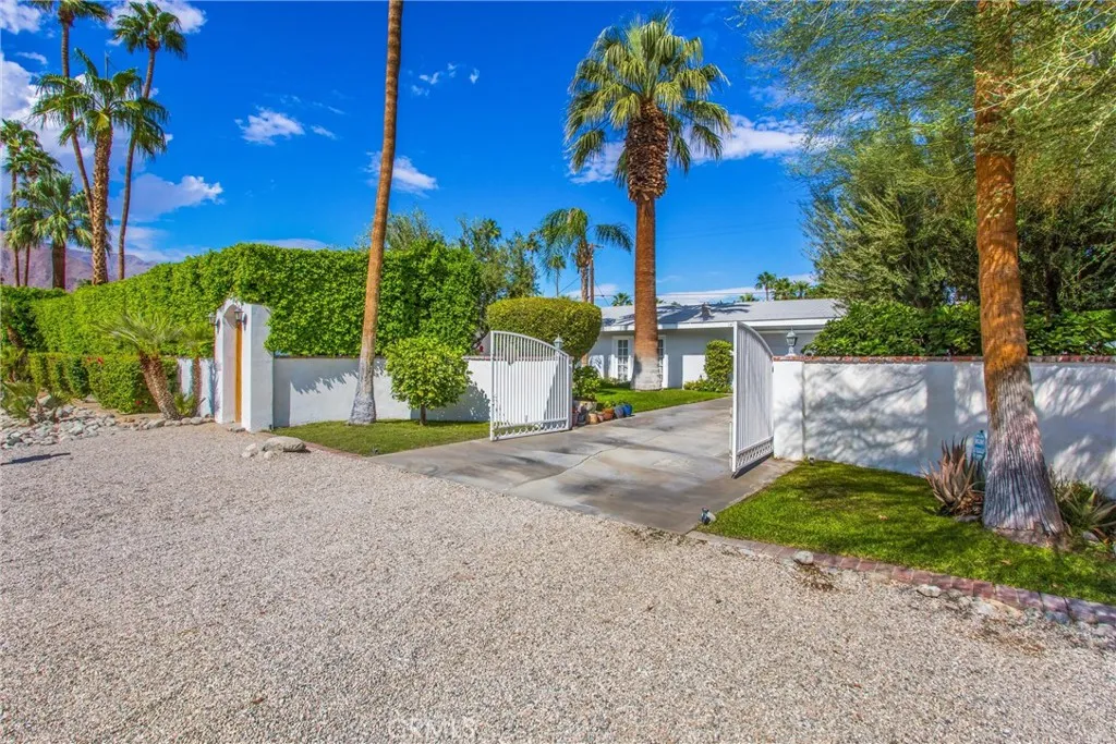 1450 Tamarisk Rd, Palm Springs, California 92262 home-pic-1
