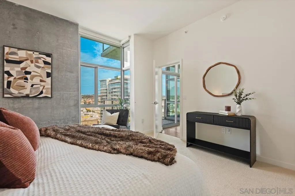 800 The Mark 2103, San Diego, California 92101 home-pic-1